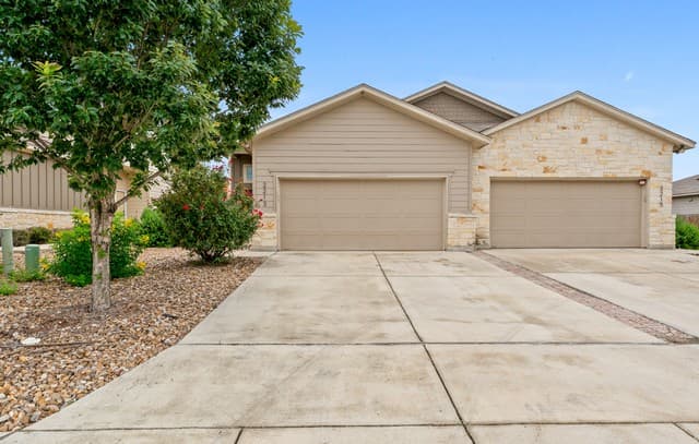 2213-2215 Avery Village