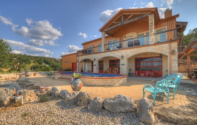 2611 Westview