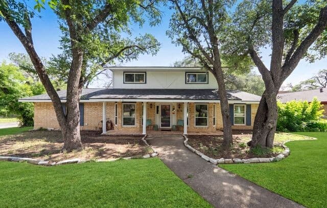 631 Briar Oak St