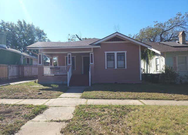 1138 W Magnolia Ave