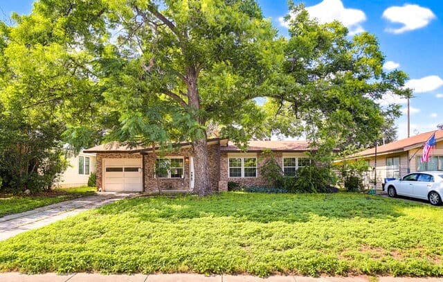 207 Dresden Dr