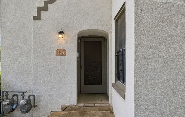 326 E Mistletoe Ave