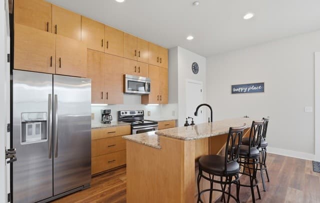 979 N Academy Ave Unit APT 2