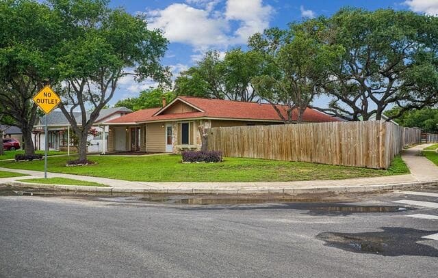 6847 Blue Lake