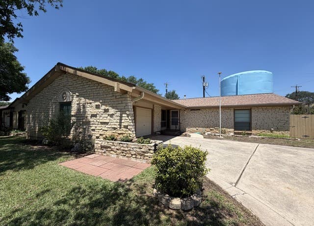 7821 Village Oak Dr