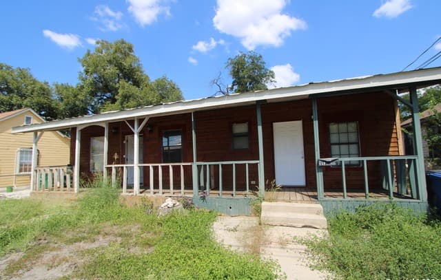 307 E Lachapelle