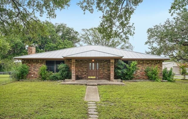 19300 N Fm 81, Hobson, TX 78117