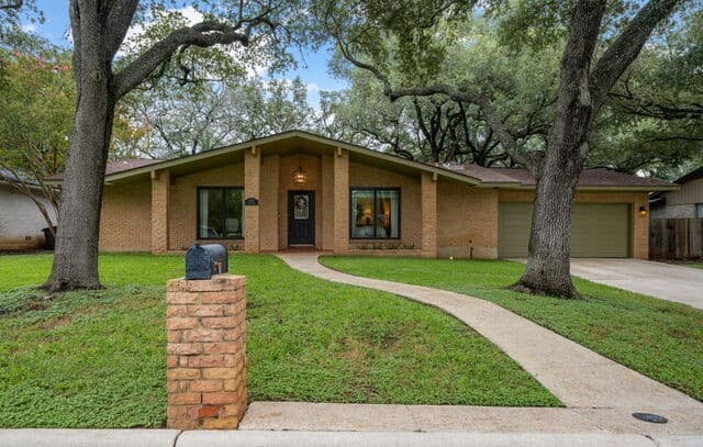 11514 Whisper Bluff St