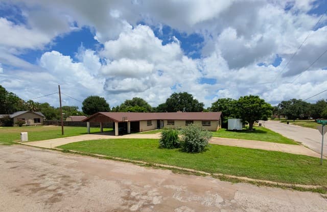 717 E. Brazos