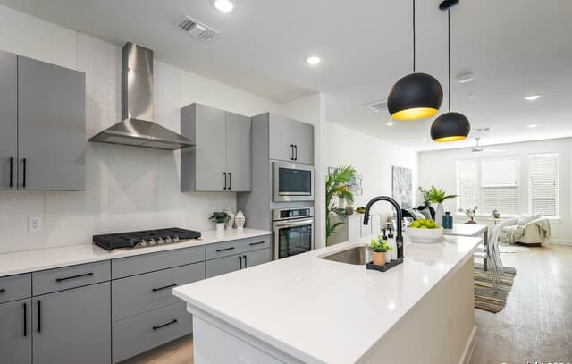 719 E Locust St Unit 2104
