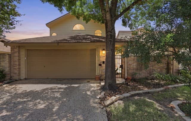 28 Courtside Cir