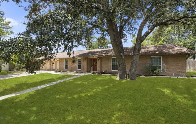 421 Windcrest Dr.