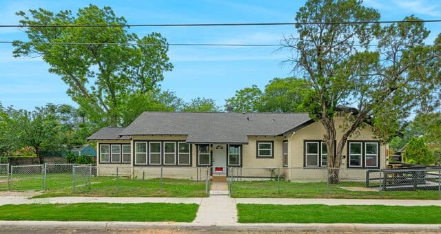 1200 W Magnolia Ave
