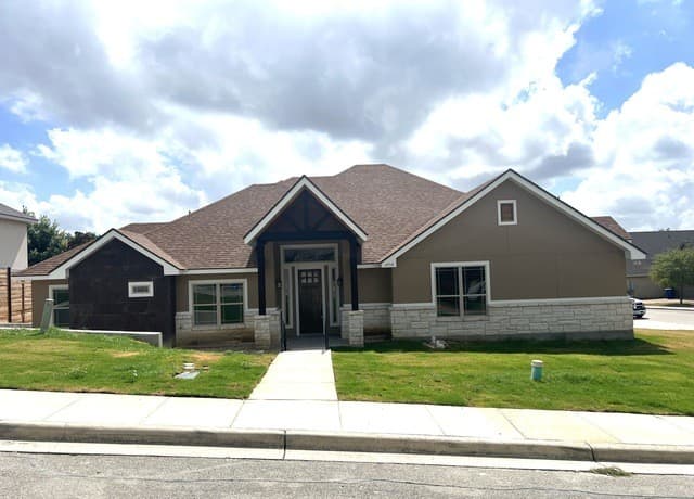 2710 Royalwood