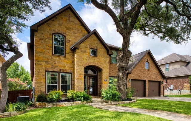 8810 Woodland Bnd