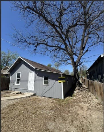 1111 Delgado St