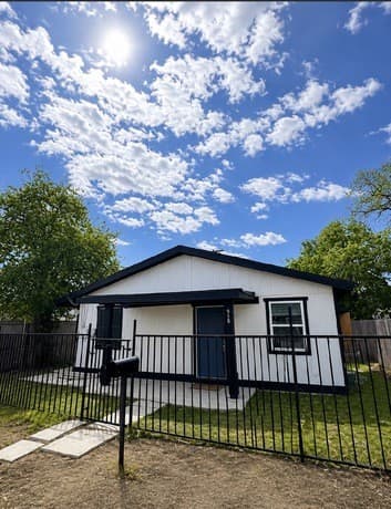 915 N San Marcos