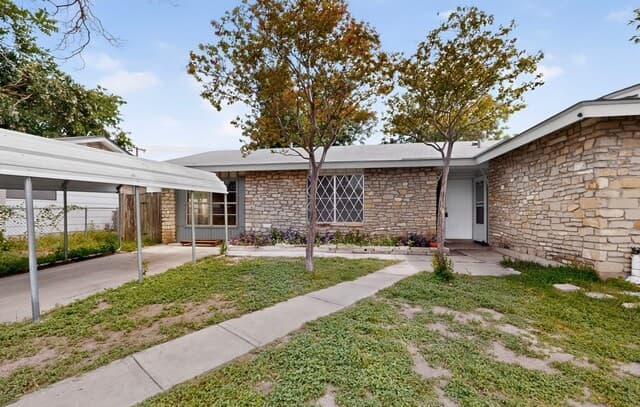5215 Village Row
