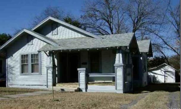 2223 E Houston St