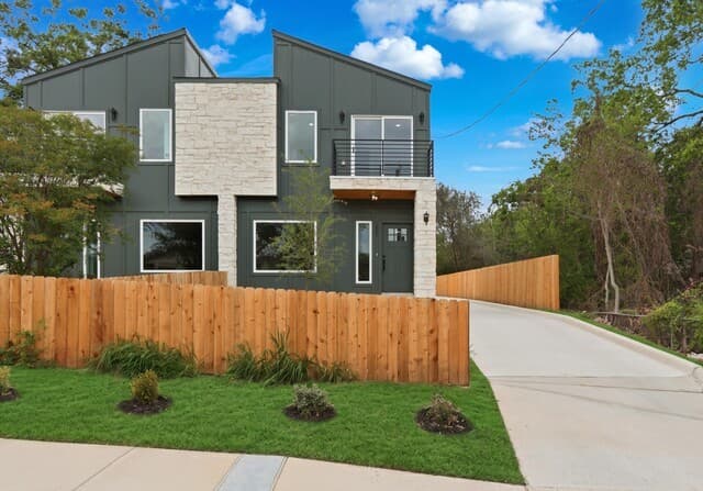2111 Virginia Blvd