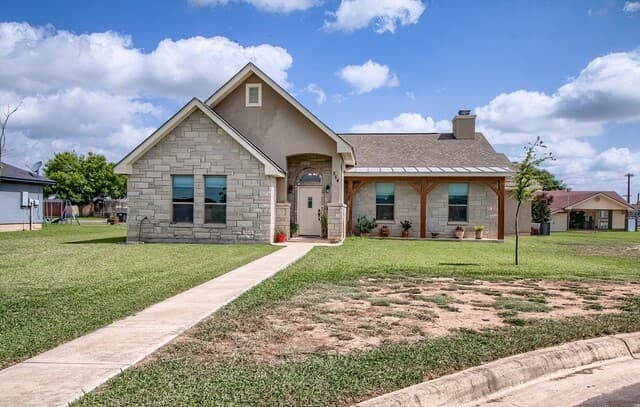 504 34th Street, Hondo, TX 78861
