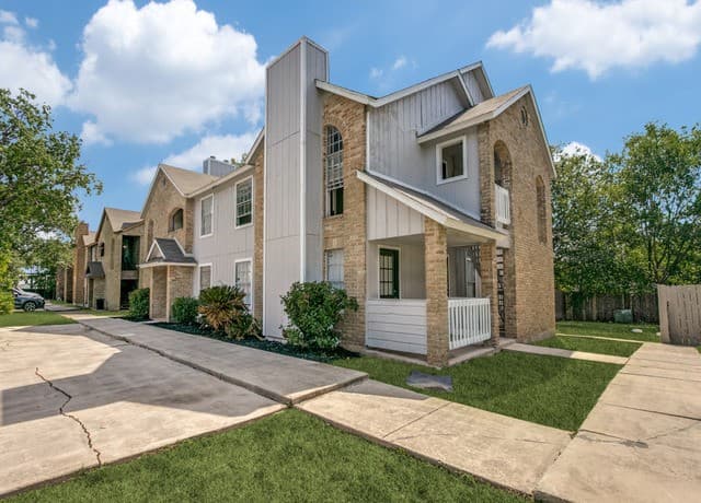 7519 Windsor Oaks