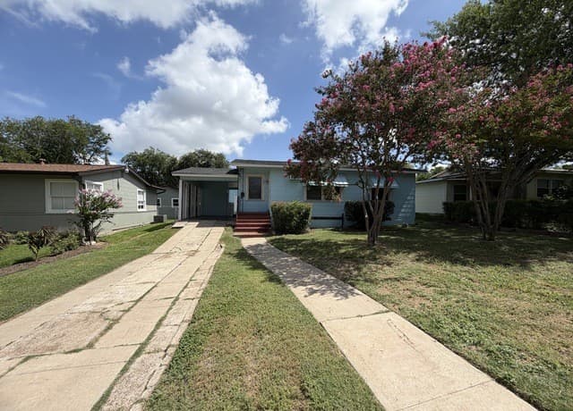 327 Blakeley Dr, San Antonio, TX 78209