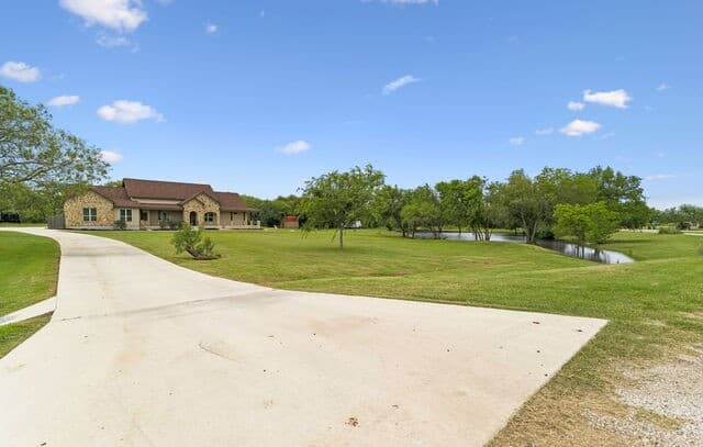 137 Trail Boss, La Vernia, TX 78121