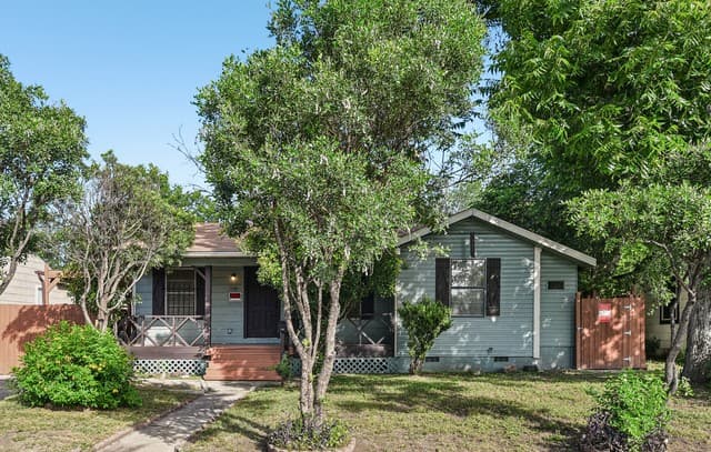 106 Rollins Ave