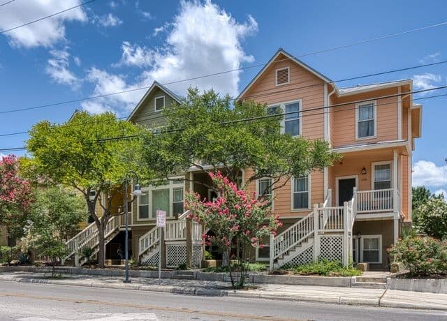 400 E Guenther Street Unit 1102