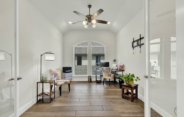 415 Bridle Trail