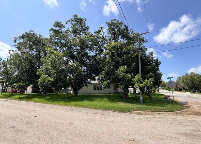 604 E Rio Grande