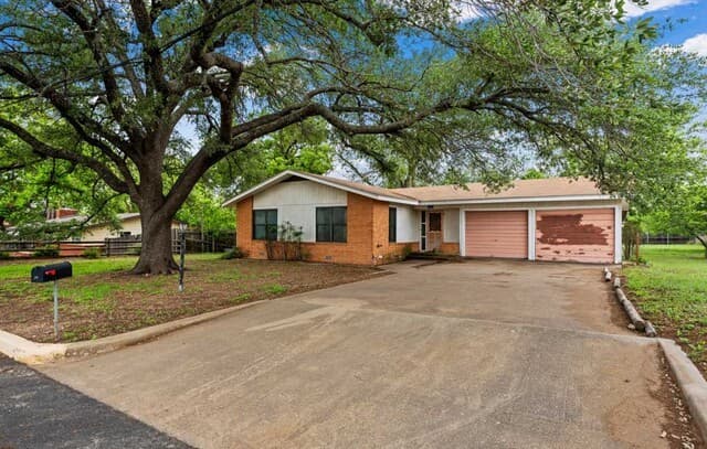 131 W Lower Crabapple Rd