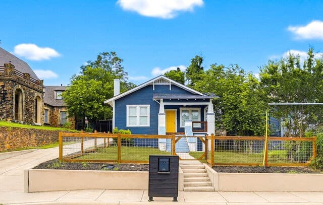 1307 Kayton Ave
