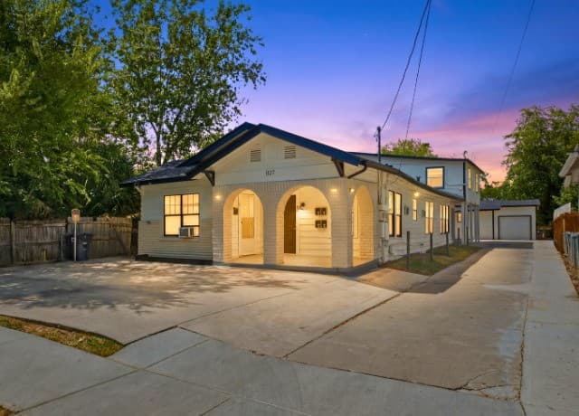 827 W Rosewood Ave