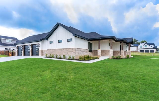 109 Chinaberry Hl