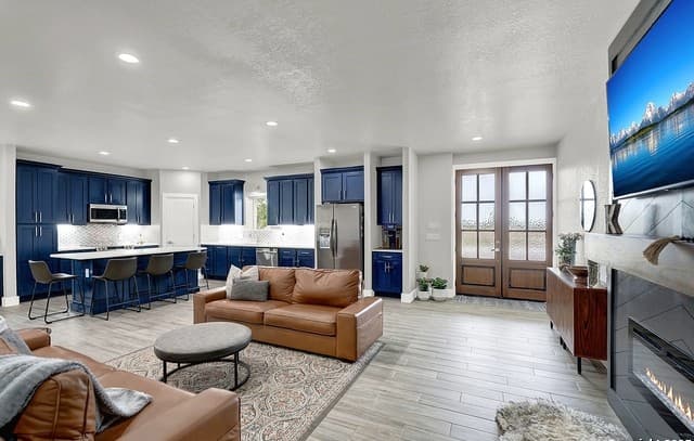 757 Joy Ln, Floresville, TX 78114