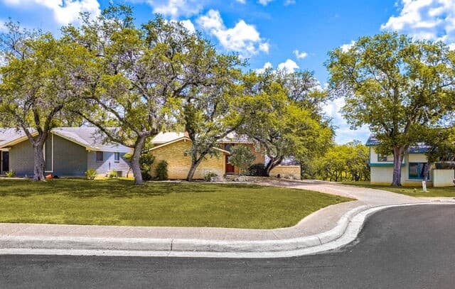 15106 Circle Oak