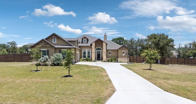 527 James Way