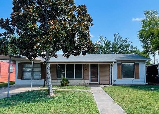 111 Edgebrook Ln