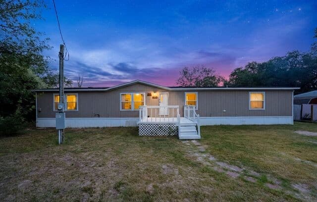 3907 Anaqua Dr