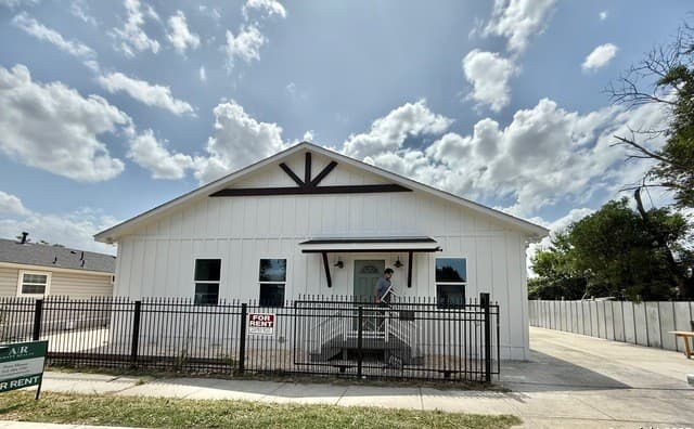 207 Meridian Ave Unit 102