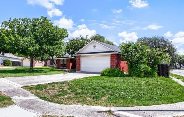 1911 Almond Dr