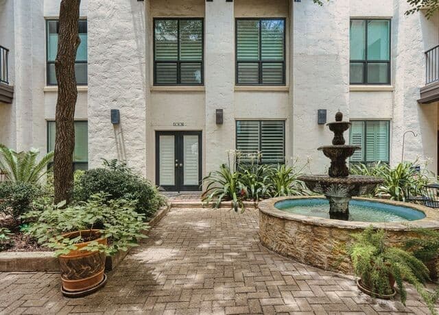 221 Lexington Avenue Unit 104