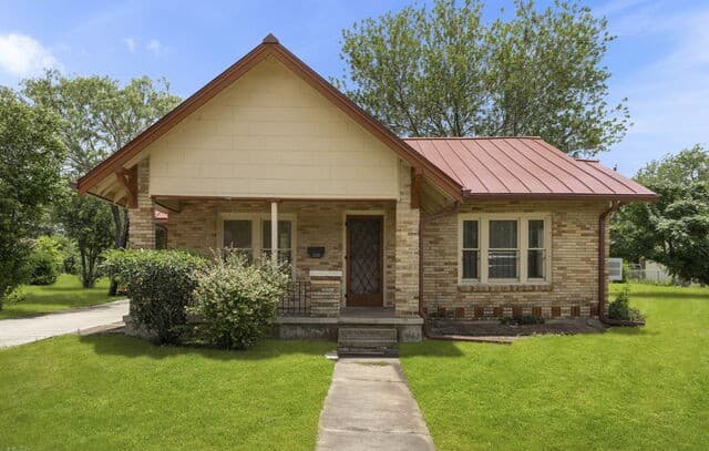330 Bailey Ave