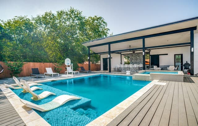 12302 Mapletree