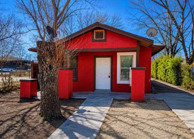2106 El Paso St
