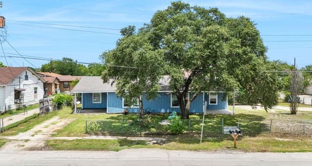 305 Gillette Blvd