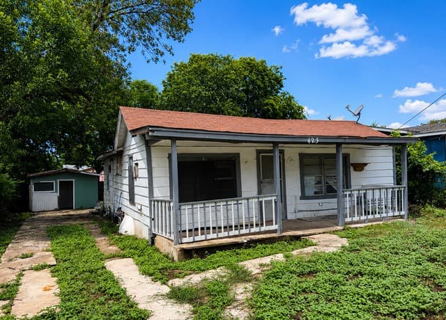 423 N San Ignacio Ave