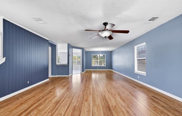 6318 Regency Wood